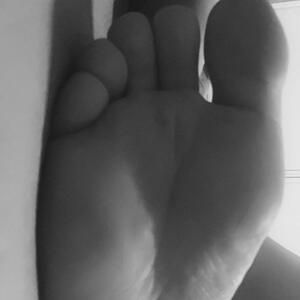 Pinky_foot mym
