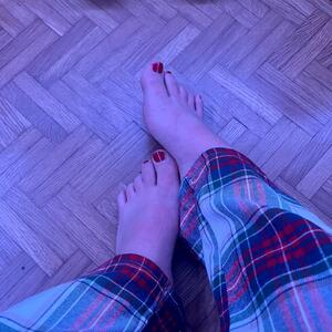 Pretty_ladyfeet mym