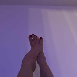 Pretty_little_feet09 mym