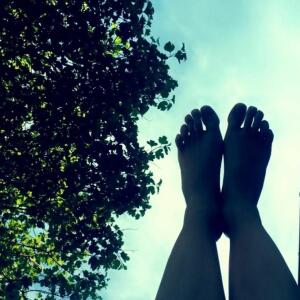 Pretty_love_feet_girl mym