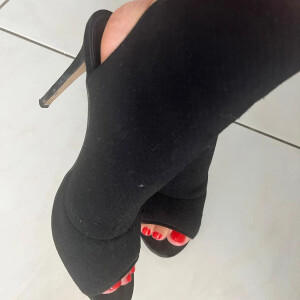 Prettyfeetwife mym