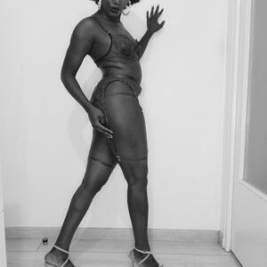 Reine_black mym