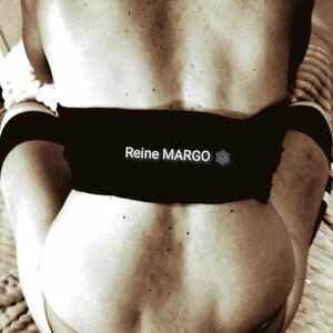 Reine_margo_footjob_maitresse_milf mym