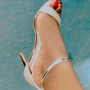 Rhea_sexyfeet mym