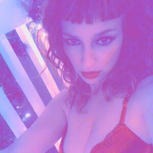 Rocknrollqueen456351 mym