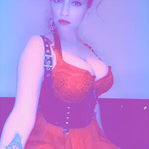 Rocknrollqueen456351 mym