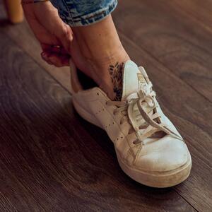 Romy_tattooed_feet mym