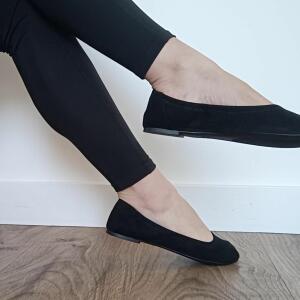 Sassy_feet_in_paris mym