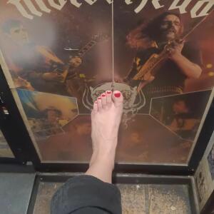 Sassy_feet_in_paris mym