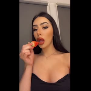 Scarlett_white mym