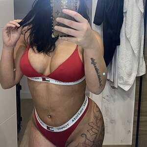 Shay_caliente mym