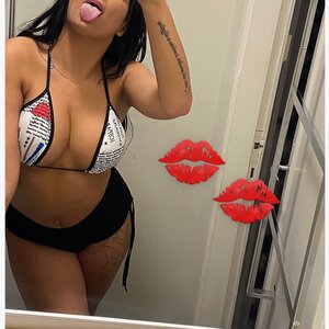 Shay_caliente mym