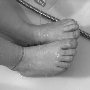 Shirley_feet mym