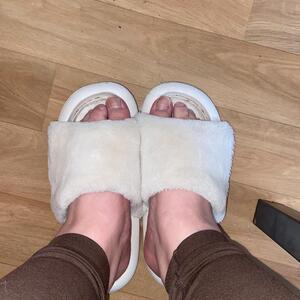 Snealllyfeet mym
