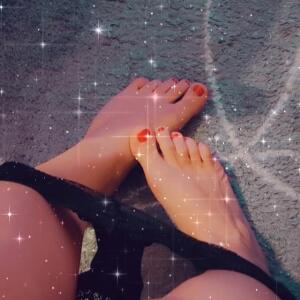 Suck_my_feet_baby mym