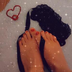 Suck_my_feet_baby mym