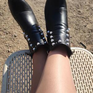 Suck_my_feet_baby mym