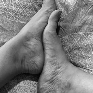 Summer_frenchiefeet mym