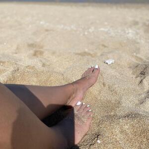 Summer_frenchiefeet mym
