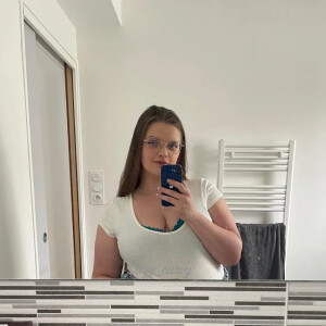 Suzy_curvy mym
