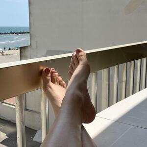 Tallgirly_feet mym