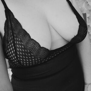 Tania_lingerie mym