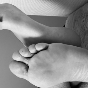 Theo_pieds mym