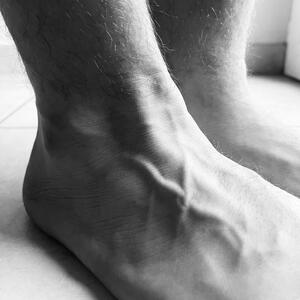 Theo_pieds mym