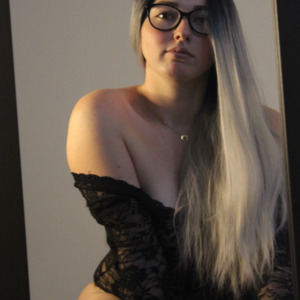 Unefemme_enblanc mym