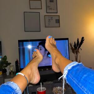 Victoria_dollsfeet mym