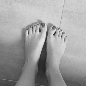 Wifefrench_feet mym