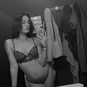 Women_mysterious mym