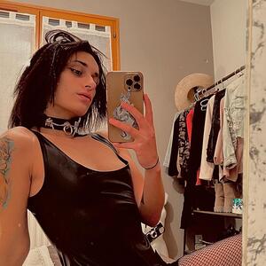 Women_mysterious mym