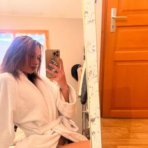 Women_mysterious mym