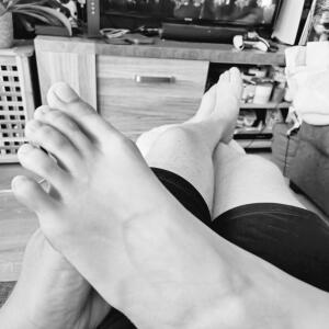 __my_pretty_body_and_feet__ mym