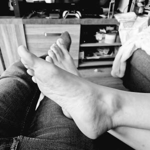 __my_pretty_body_and_feet__ mym