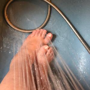 _lou_feet_ mym